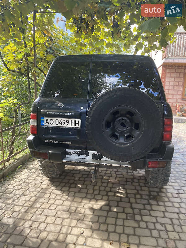 Внедорожник / Кроссовер Nissan Patrol 2002 в Ужгороде