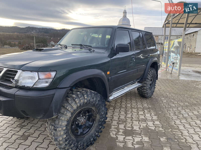 Внедорожник / Кроссовер Nissan Patrol 2000 в Сторожинце