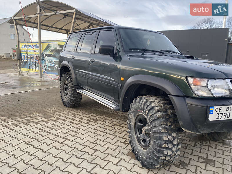 Внедорожник / Кроссовер Nissan Patrol 2000 в Сторожинце