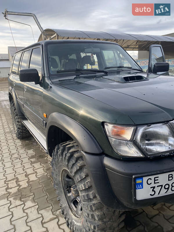 Внедорожник / Кроссовер Nissan Patrol 2000 в Сторожинце