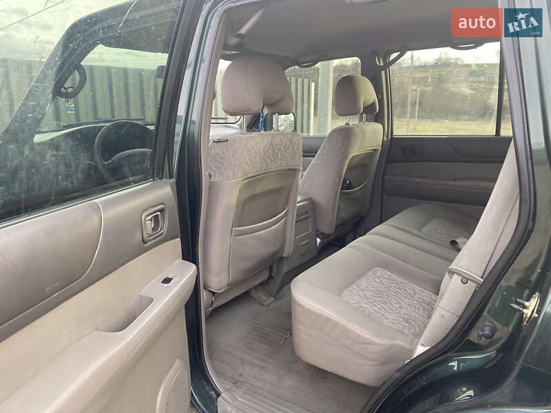 Внедорожник / Кроссовер Nissan Patrol 2000 в Сторожинце