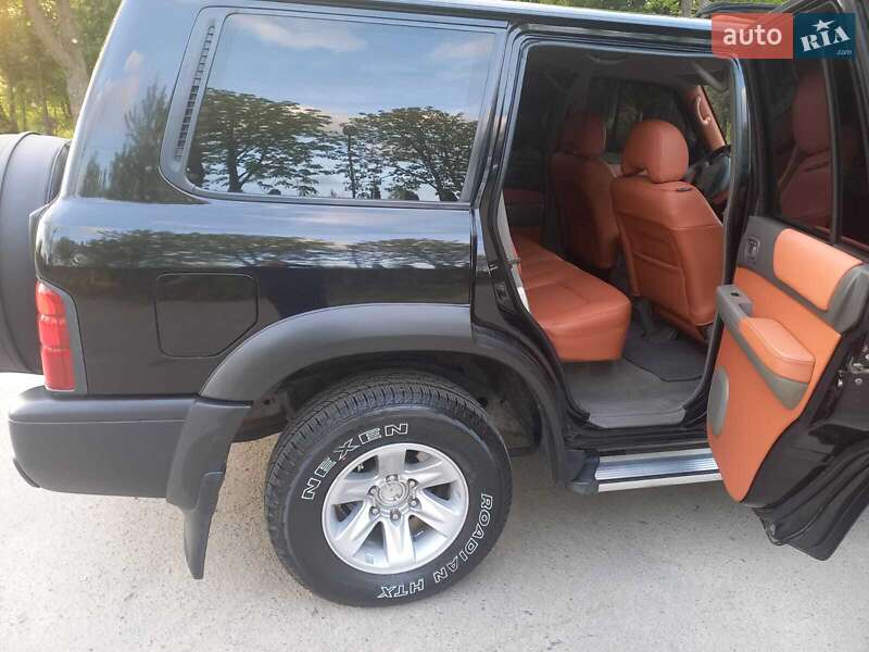 Внедорожник / Кроссовер Nissan Patrol 2001 в Луцке