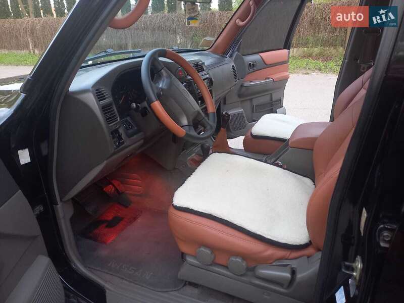 Внедорожник / Кроссовер Nissan Patrol 2001 в Луцке