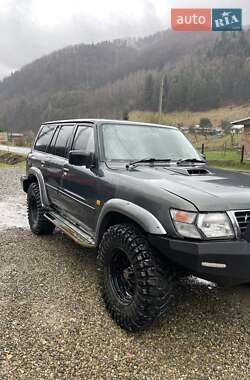 Внедорожник / Кроссовер Nissan Patrol 2000 в 