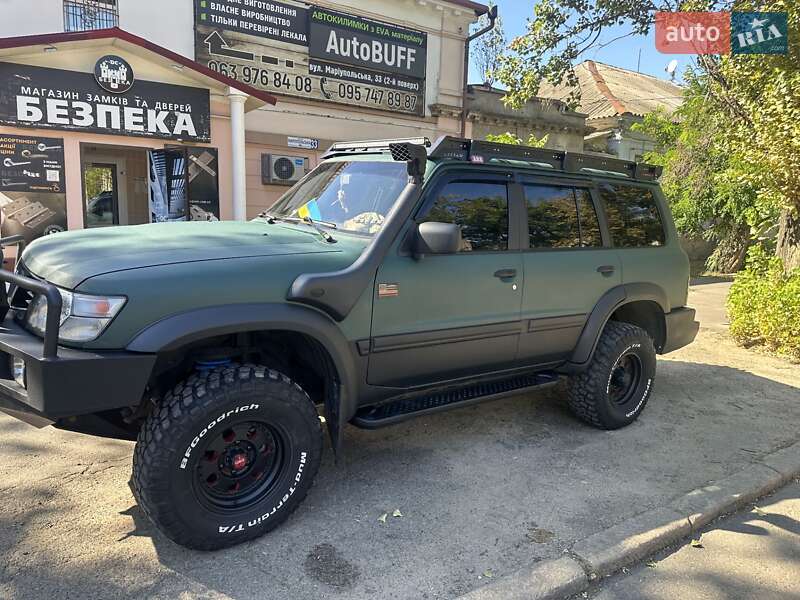 Внедорожник / Кроссовер Nissan Patrol 1998 в 