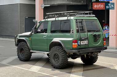 Внедорожник / Кроссовер Nissan Patrol 1987 в 