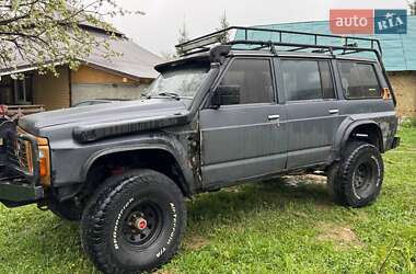 Внедорожник / Кроссовер Nissan Patrol 1992 в 