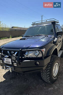 Внедорожник / Кроссовер Nissan Patrol 2001 в 