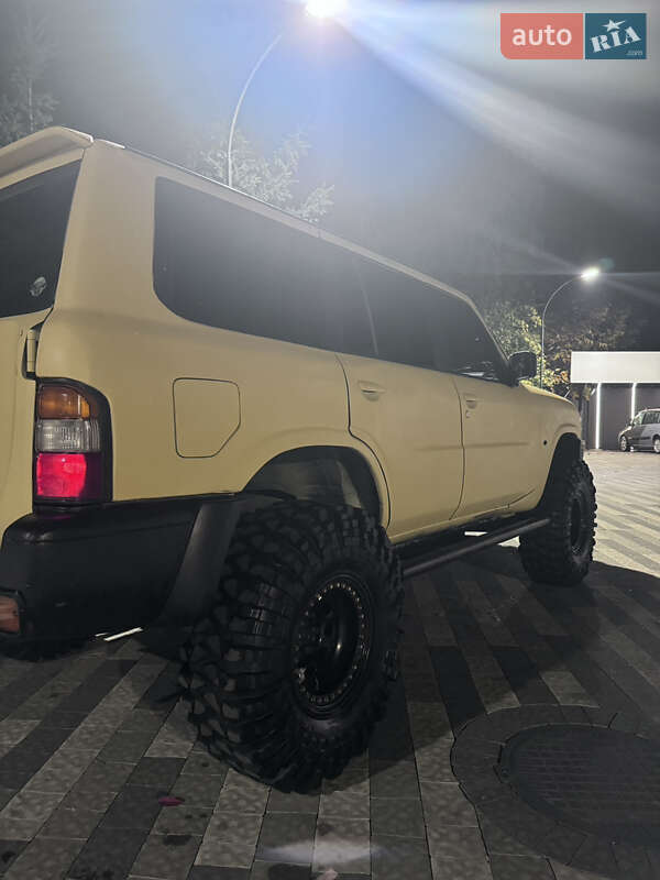 Позашляховик / Кросовер Nissan Patrol 2001 в Ужгороді