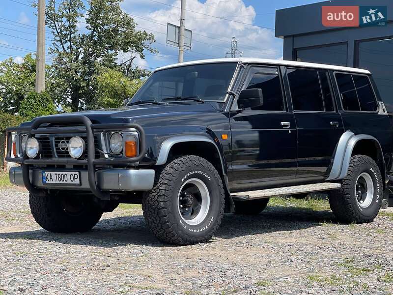 Внедорожник / Кроссовер Nissan Patrol 1996 в 