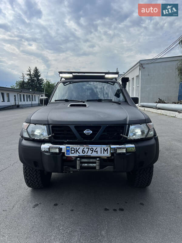 Позашляховик / Кросовер Nissan Patrol 2001 в Рівному