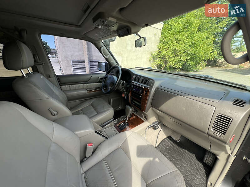 Позашляховик / Кросовер Nissan Patrol 2001 в Рівному