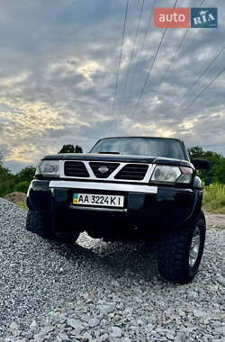 Внедорожник / Кроссовер Nissan Patrol 2000 в Житомире