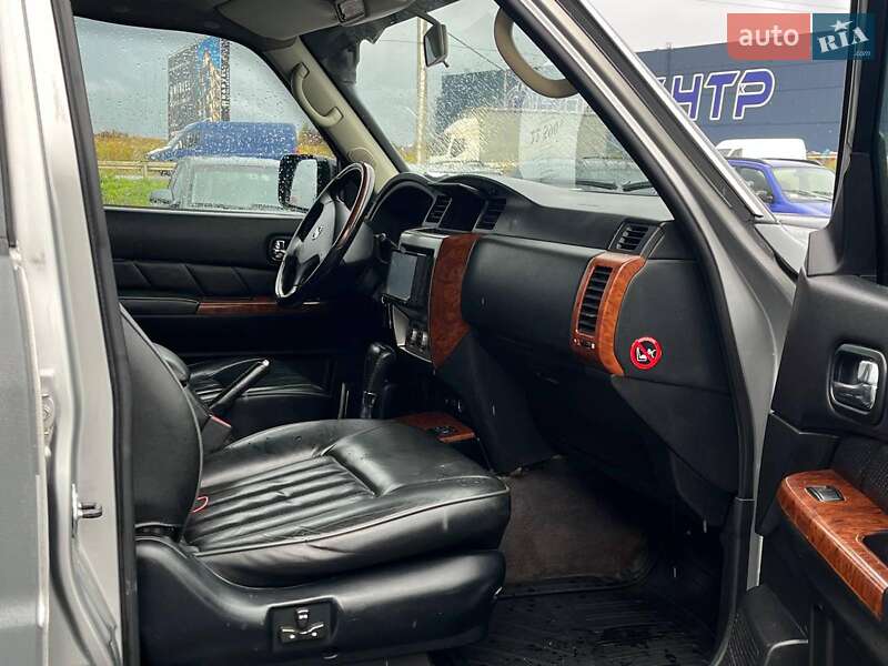 Позашляховик / Кросовер Nissan Patrol 2009 в Львові