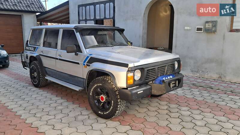 Внедорожник / Кроссовер Nissan Patrol 1992 в Надворной
