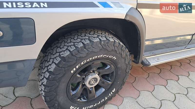Внедорожник / Кроссовер Nissan Patrol 1992 в Надворной