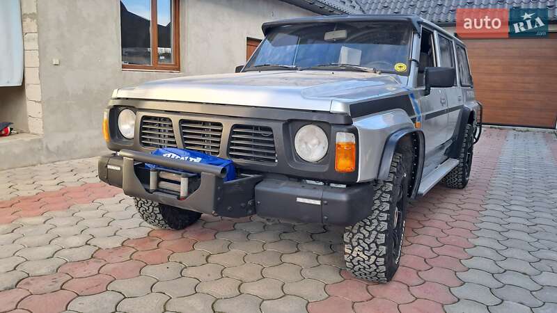 Внедорожник / Кроссовер Nissan Patrol 1992 в Надворной