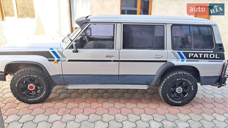 Внедорожник / Кроссовер Nissan Patrol 1992 в Надворной