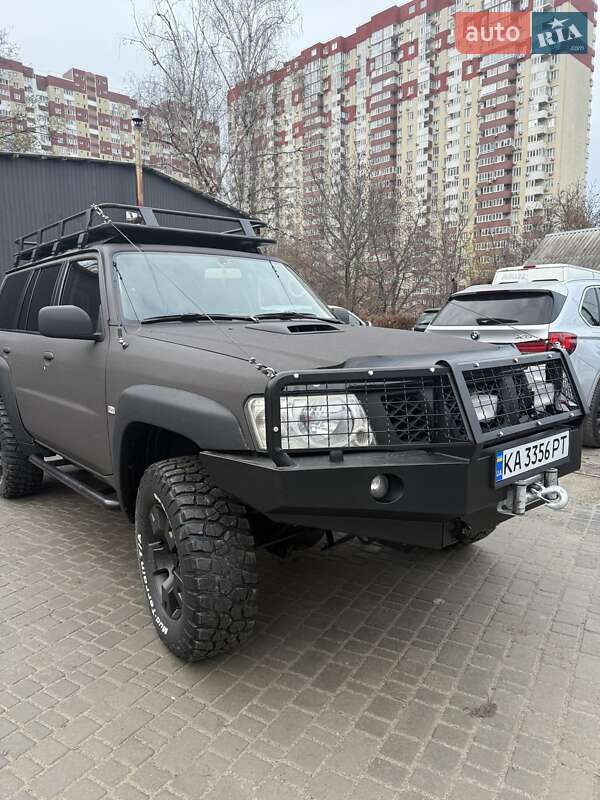 Позашляховик / Кросовер Nissan Patrol 2006 в Києві