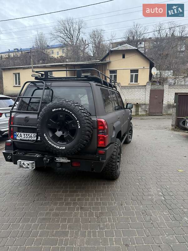 Позашляховик / Кросовер Nissan Patrol 2006 в Києві
