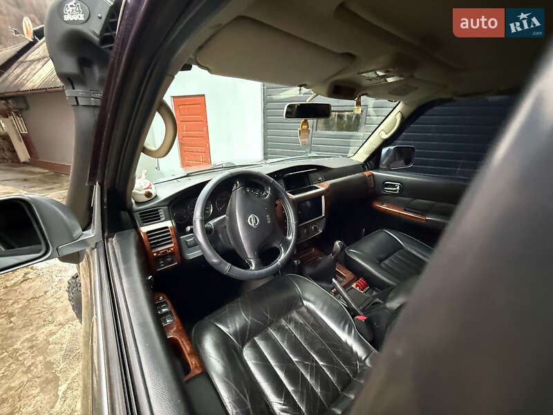 Внедорожник / Кроссовер Nissan Patrol 2005 в Рахове