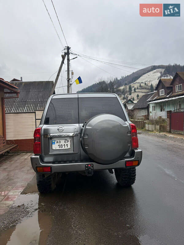 Внедорожник / Кроссовер Nissan Patrol 2005 в Рахове