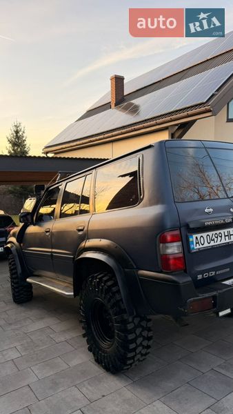 Внедорожник / Кроссовер Nissan Patrol 2002 в Ужгороде