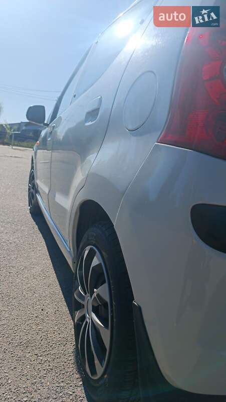 Хэтчбек Nissan Pixo 2010 в Виннице фото 7 Хэтчбек Nissan Pixo 2010 в Виннице