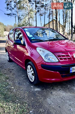 Хэтчбек Nissan Pixo 2009 в Новояворовске Хэтчбек Nissan Pixo 2009 в Новояворовске