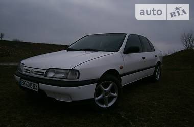 Лифтбек Nissan Primera 1994 в Остроге