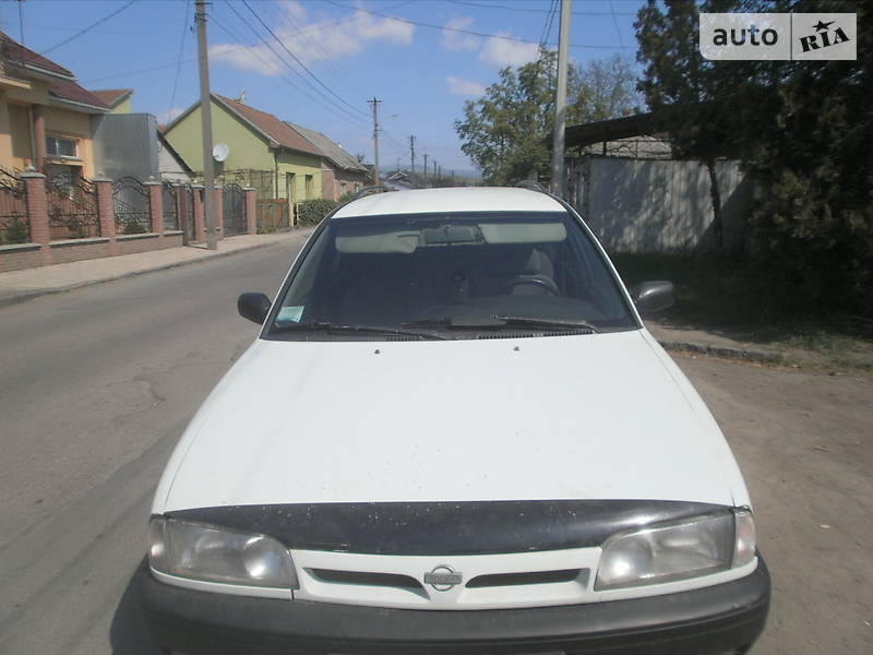 Nissan Primera 1992 года