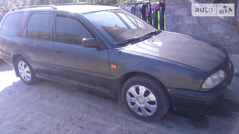 Nissan Primera 1992 года