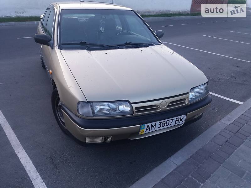 Седан Nissan Primera 1991 в Звягеле