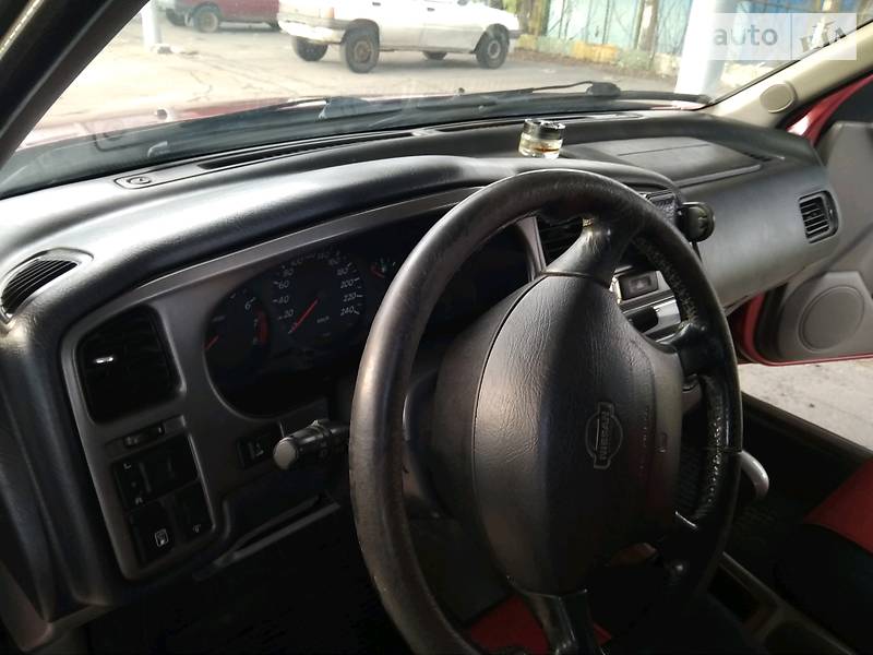 Хетчбек Nissan Primera 2000 в Києві