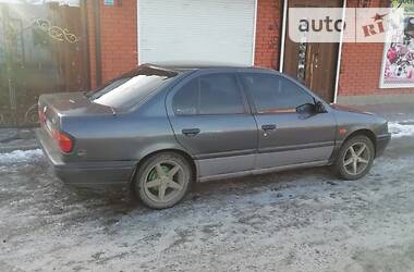 Седан Nissan Primera 1992 в Виннице