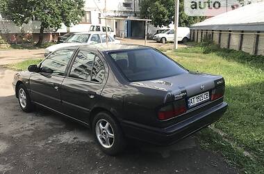 Седан Nissan Primera 1993 в Калуше