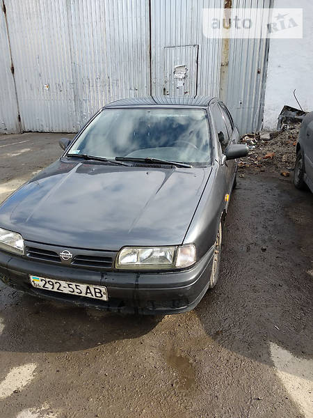 Седан Nissan Primera 1991 в Дніпрі