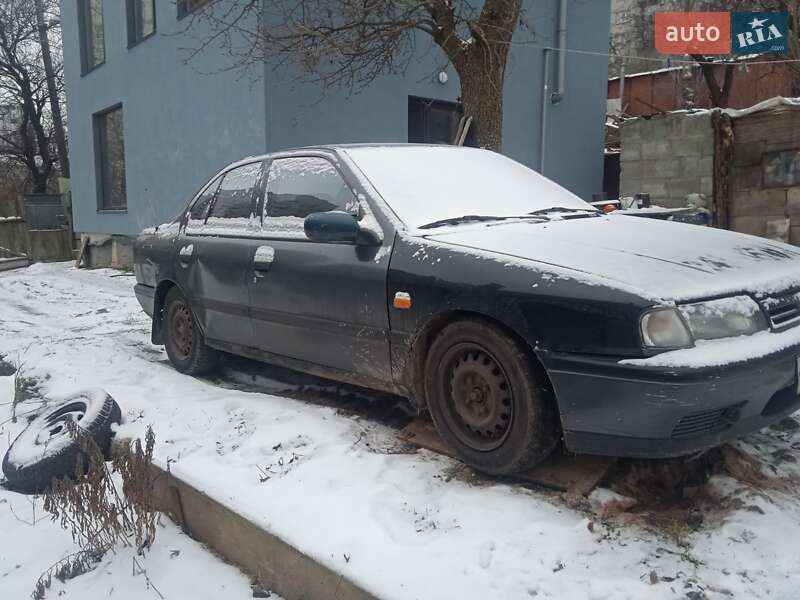 Седан Nissan Primera 1992 в Виннице