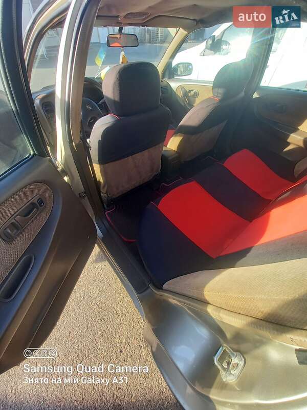 Седан Nissan Primera 1993 в Рівному