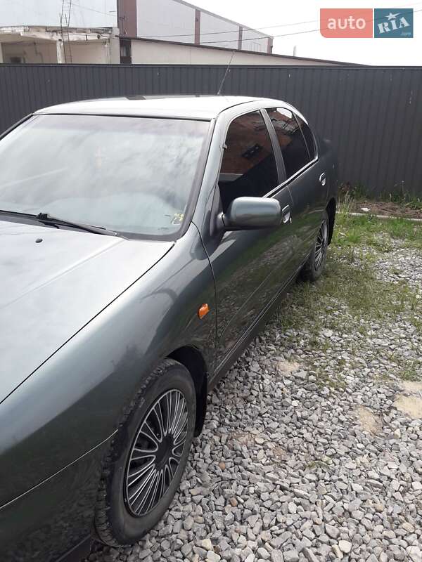 Седан Nissan Primera 1999 в Сторожинці