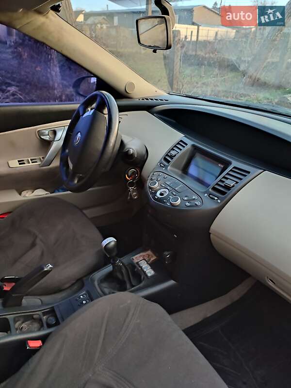 Седан Nissan Primera 2006 в Кельменцях