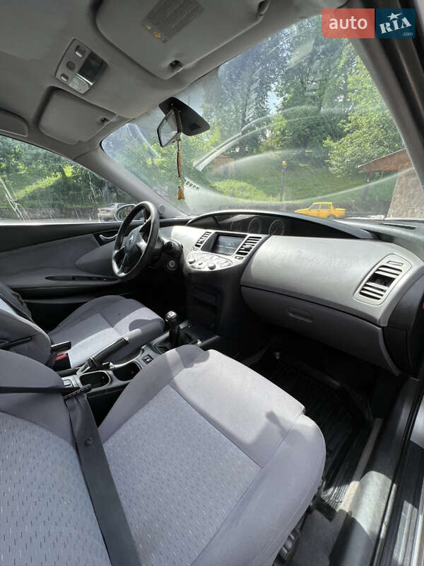 Седан Nissan Primera 2003 в Косове