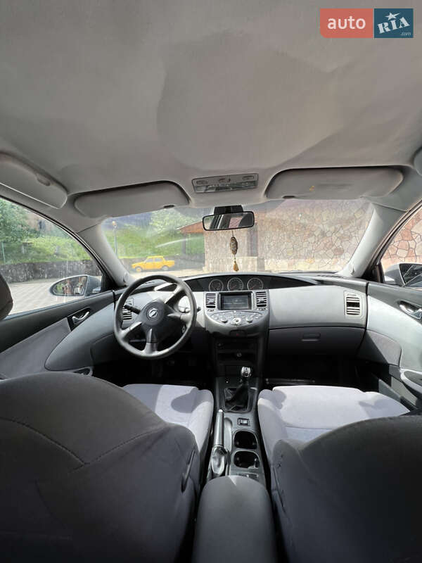 Седан Nissan Primera 2003 в Косове