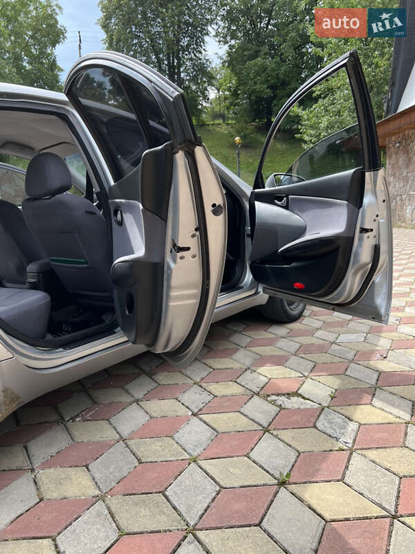 Седан Nissan Primera 2003 в Косове