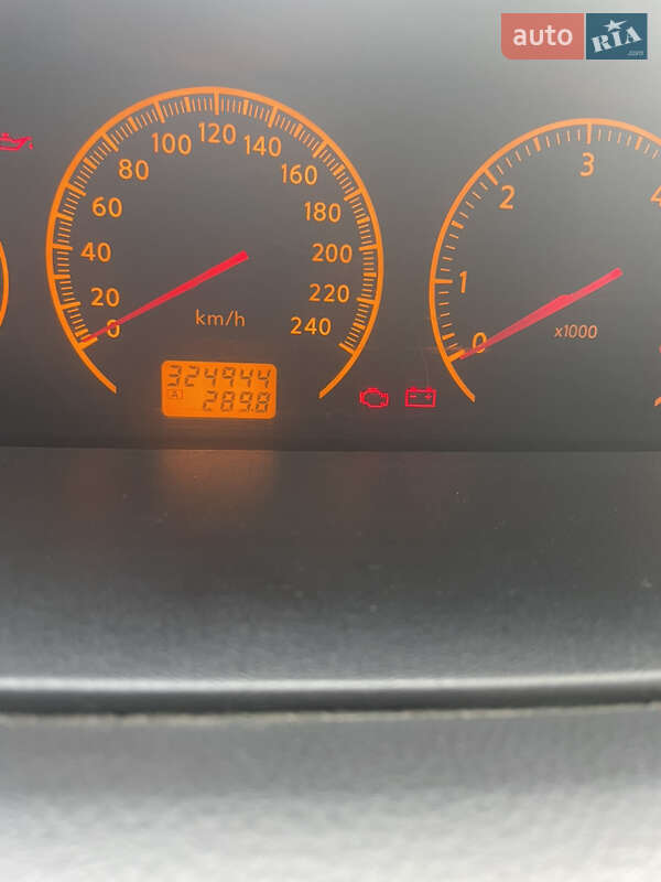 Ліфтбек Nissan Primera 2004 в Мукачевому