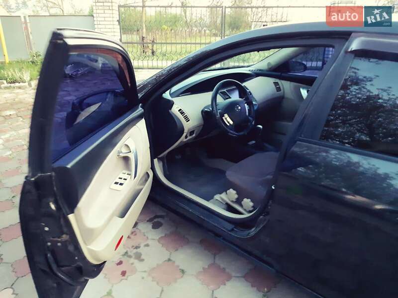 Седан Nissan Primera 2006 в Кельменцях