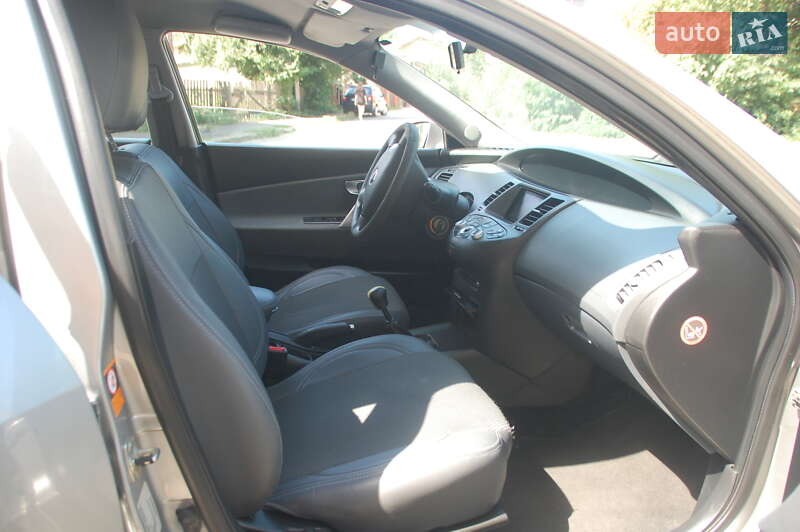 Седан Nissan Primera 2006 в Івано-Франківську