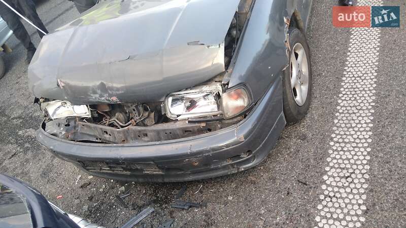 Седан Nissan Primera 1995 в Києві
