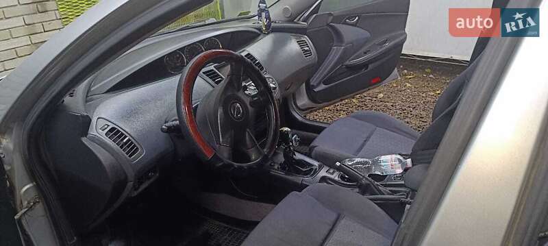 Nissan Primera 2003