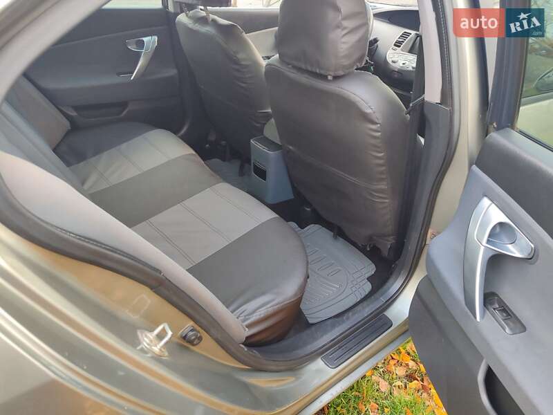 Седан Nissan Primera 2005 в Новомосковську